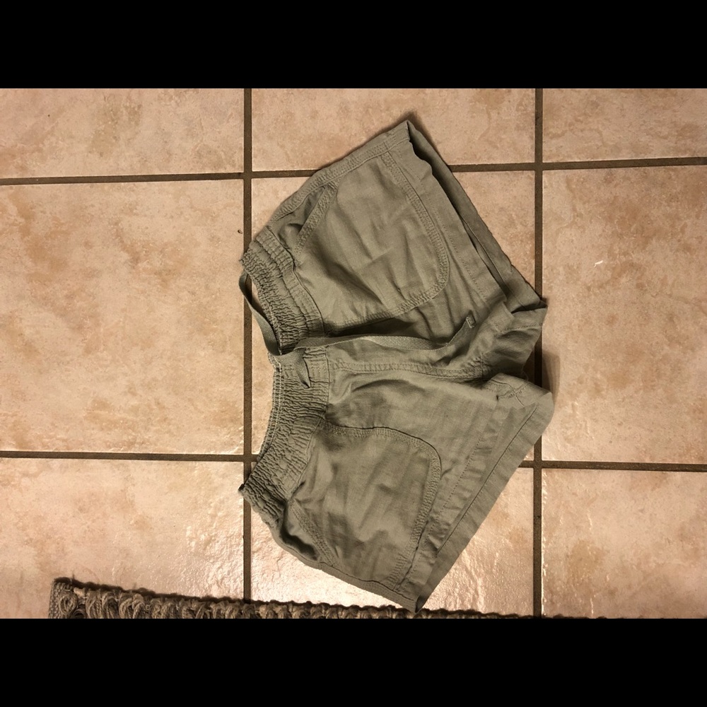Green casual shorts